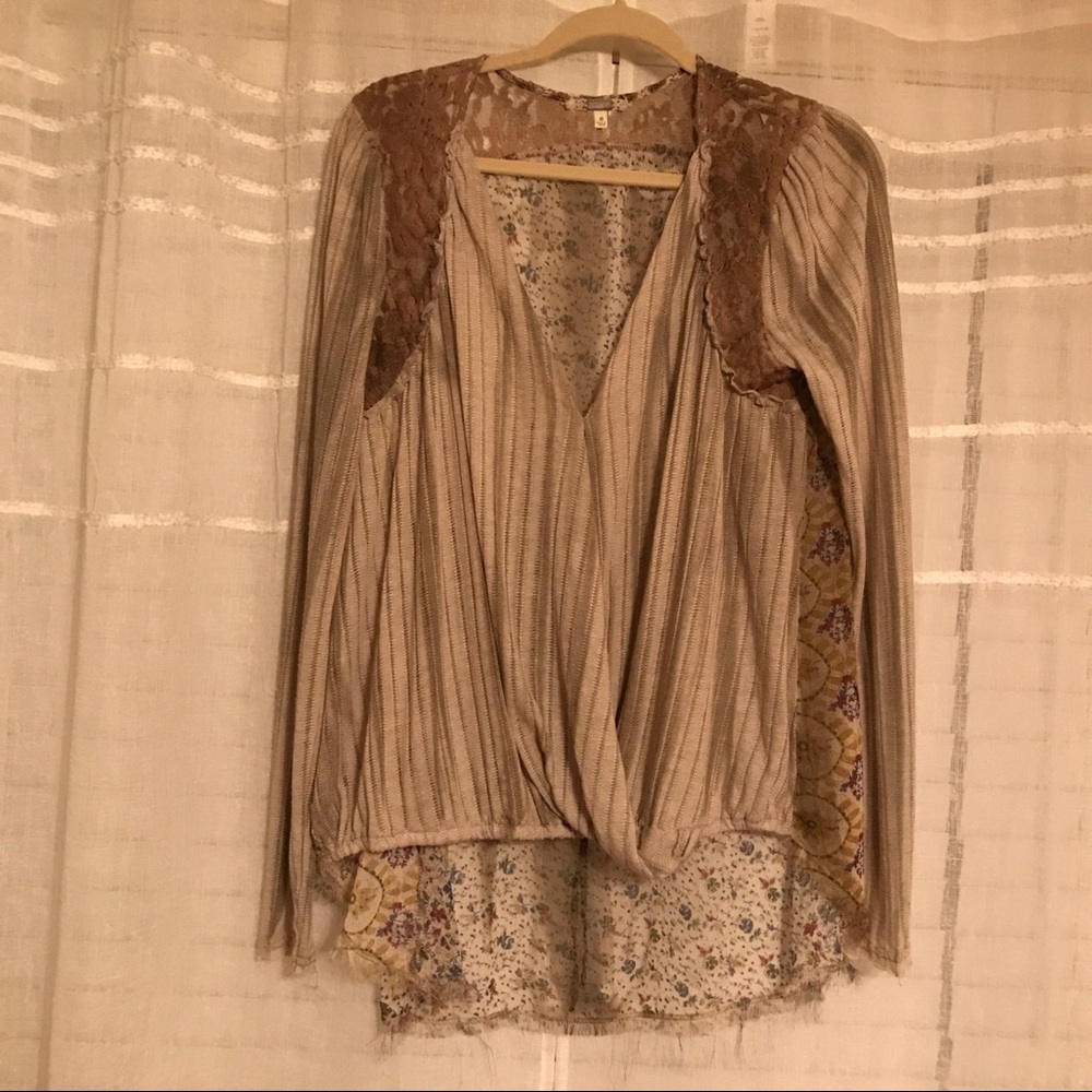 ❌SOLD❌Gimmicks by BKE Top